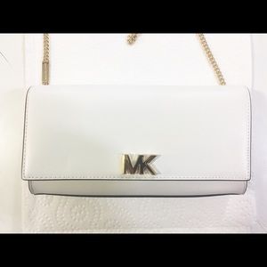 michael kors pocket books